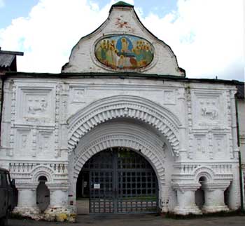 Въездные ворота Горицкого Успенского монастыря в Переславе-Залесском