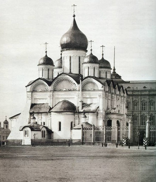 Восточный фасад Архангельского собора с наружными приделами